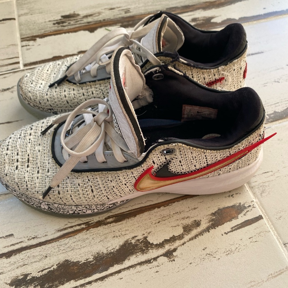 Nike Kobe 8 “What The Kobe” – Men’s Size 8